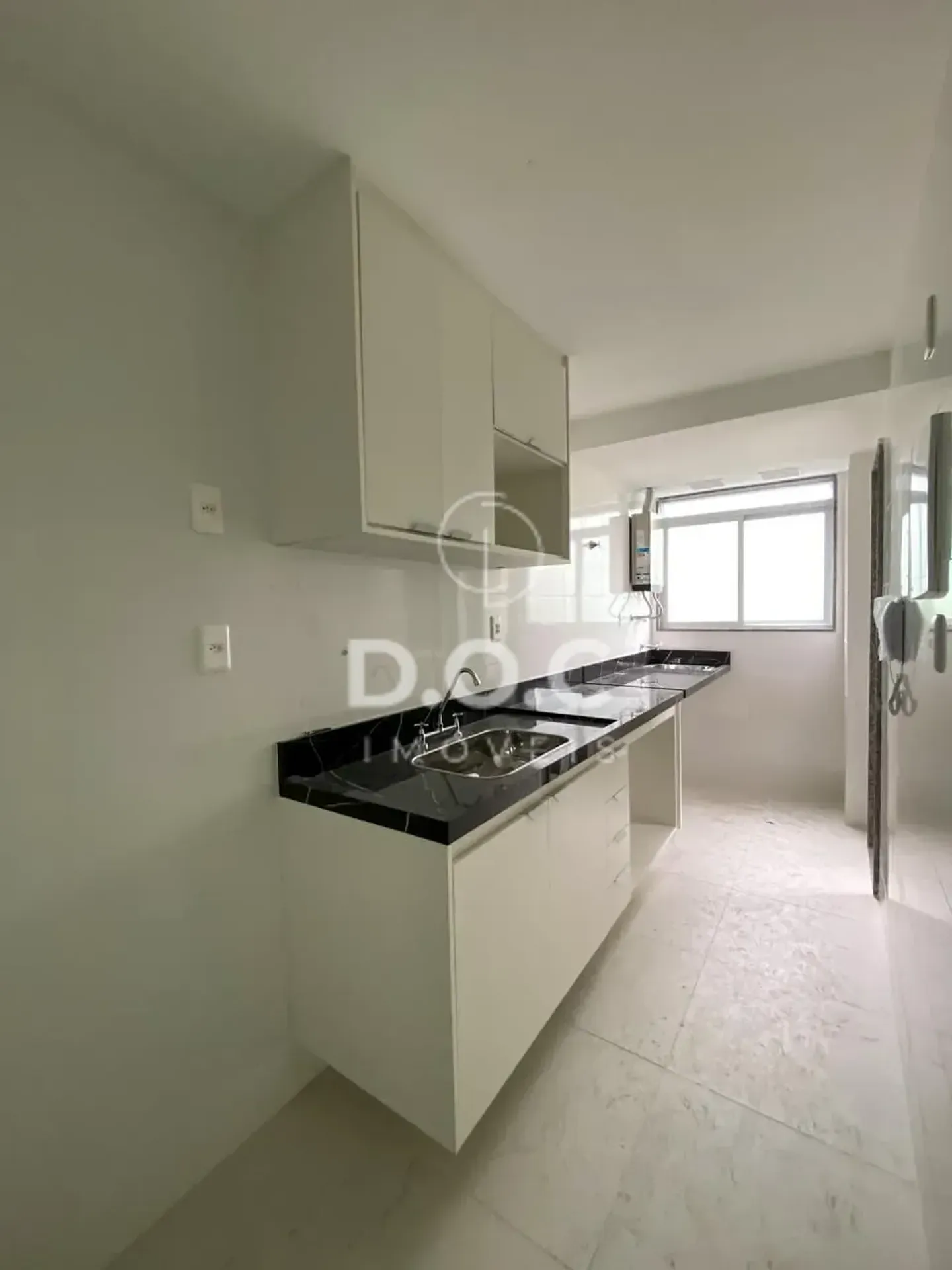 Balcony with a grill in a 2-bedroom apartment, 70 m² — photo 14