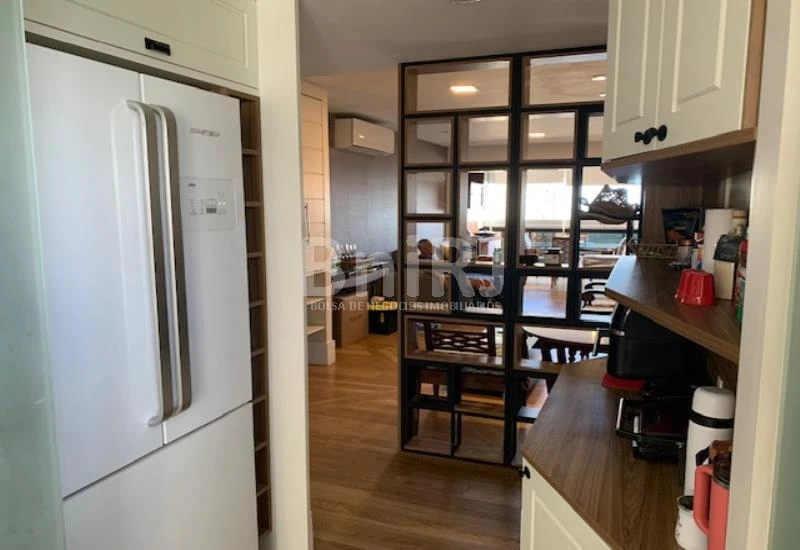 Furnished 2-bedroom apartment with open-plan kitchen — photo 24