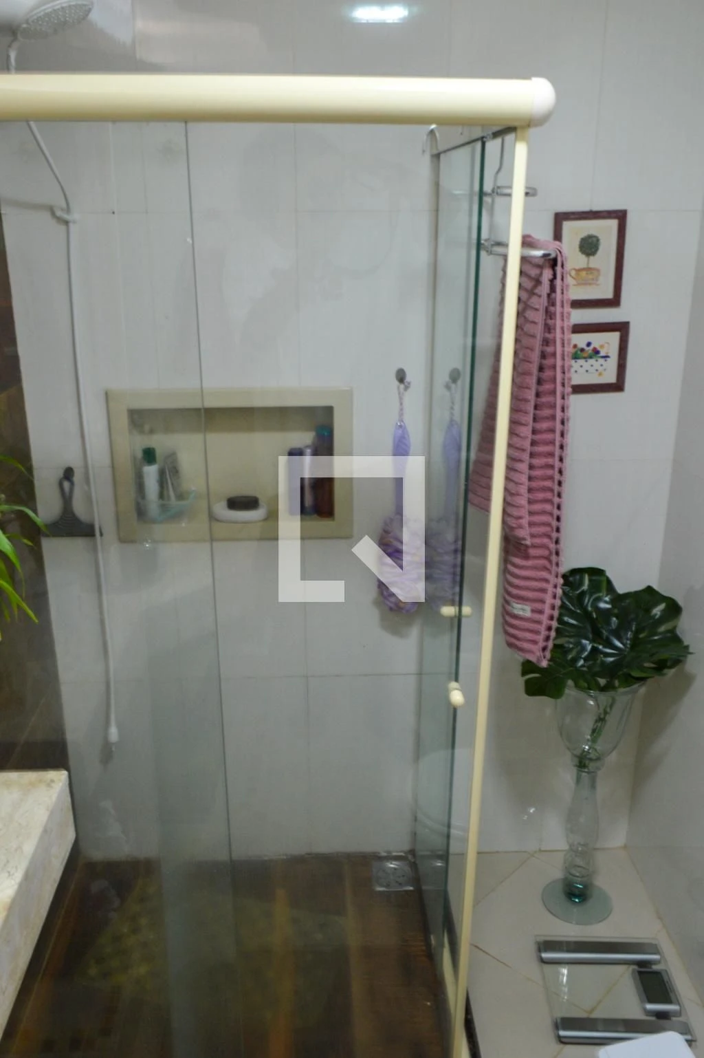 3-bedroom apartment with a bathtub — photo 2