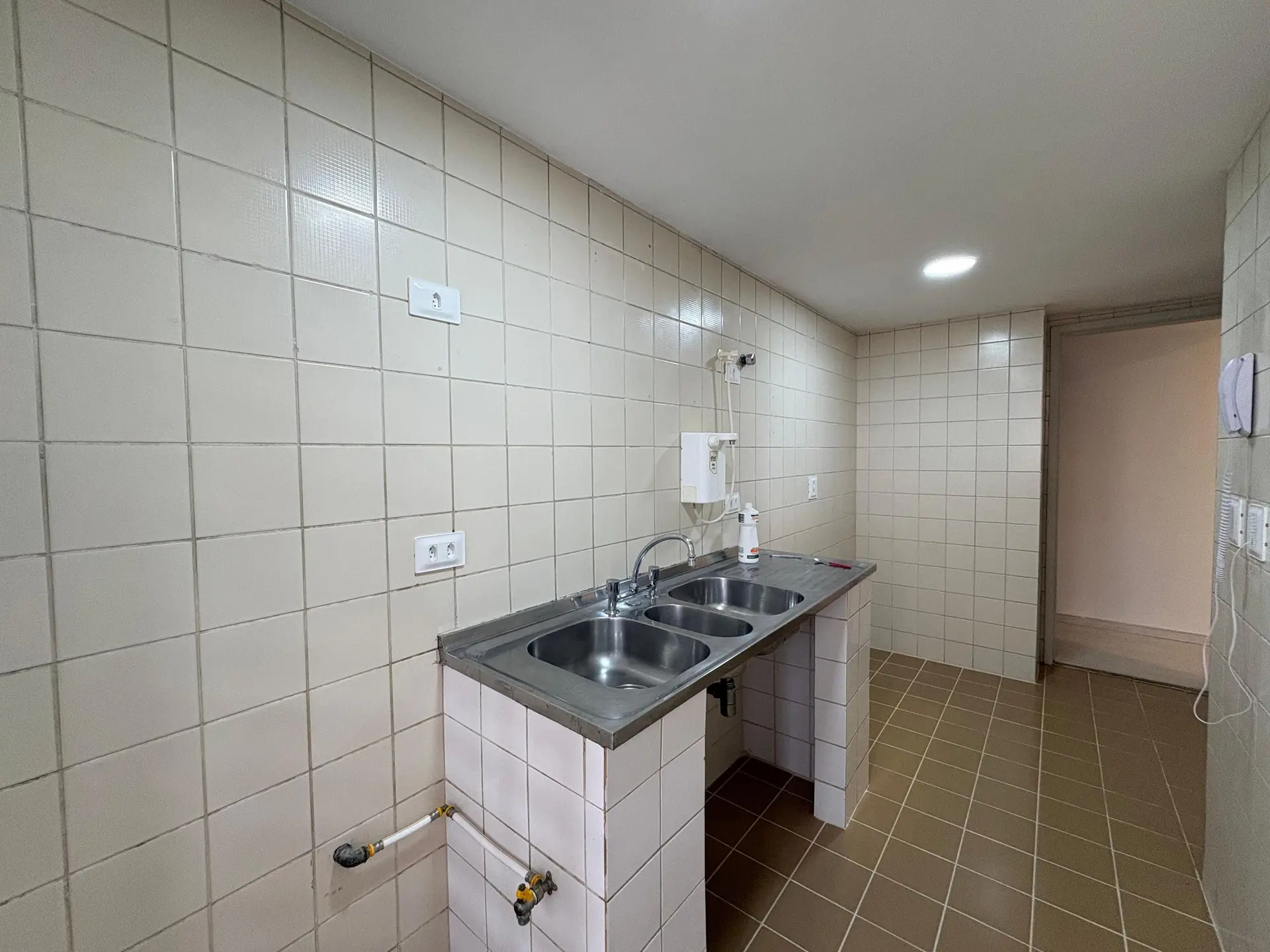 2-bedroom apartment with a glass-enclosed balcony — photo 20