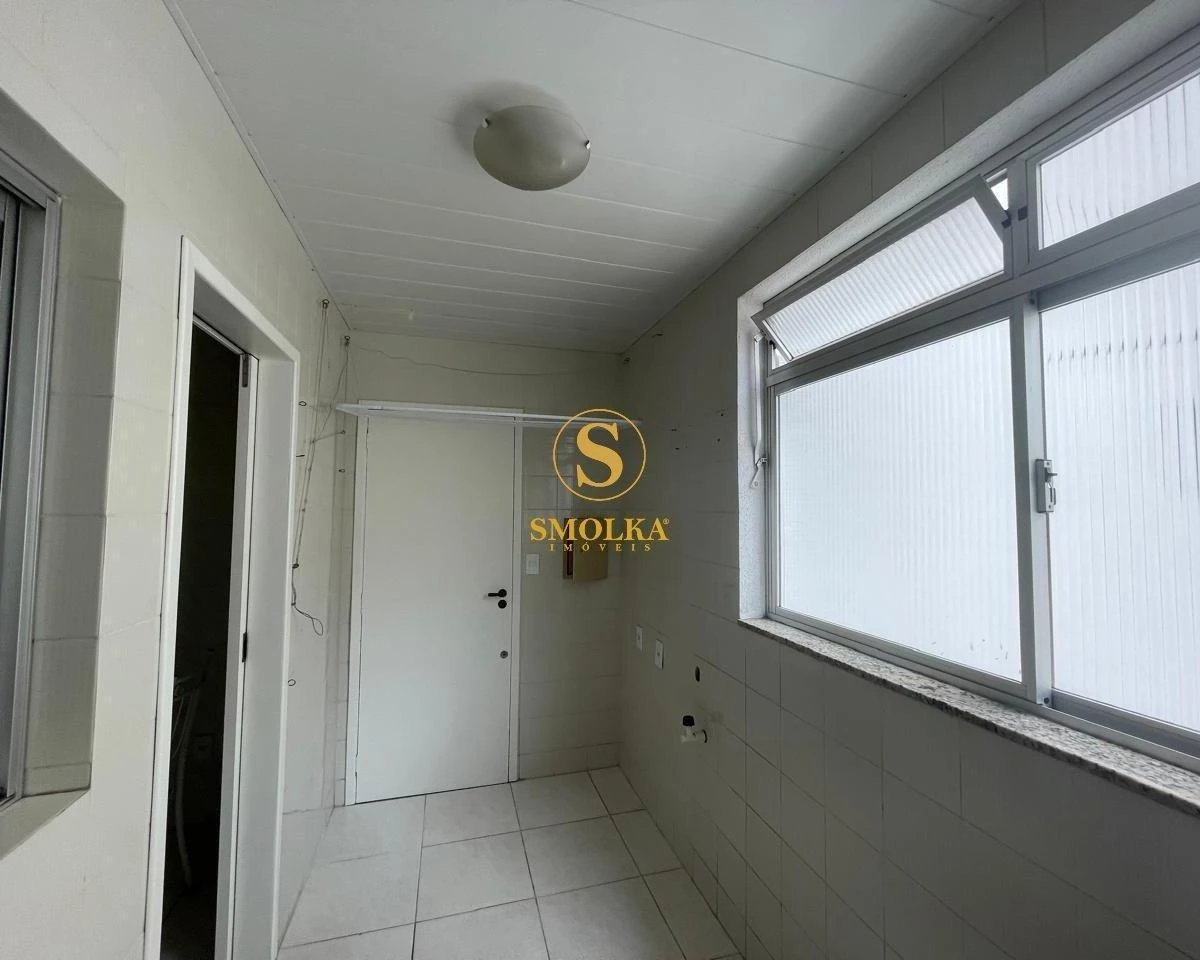 Apartment, 114 m², with wood or laminate floors — photo 11