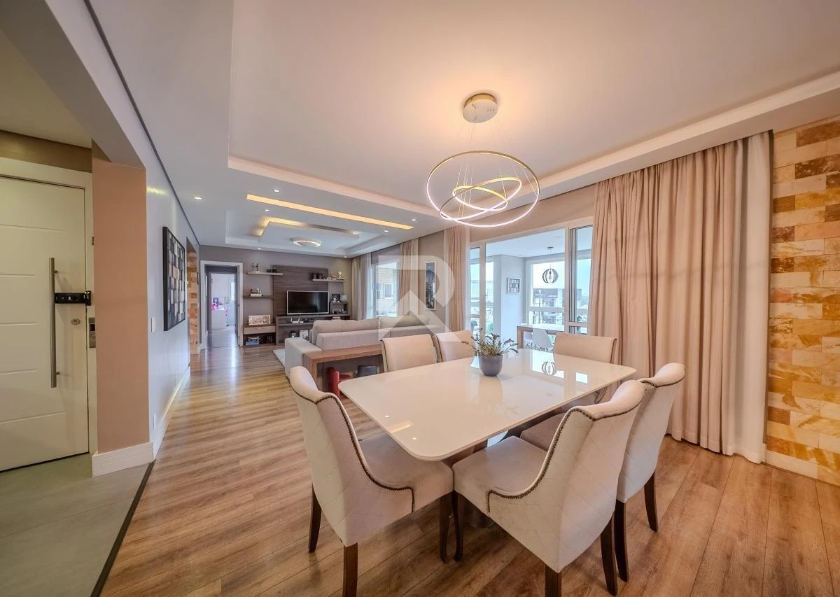 Glass-enclosed balcony in a 3-bedroom apartment, 166 m² — photo 37