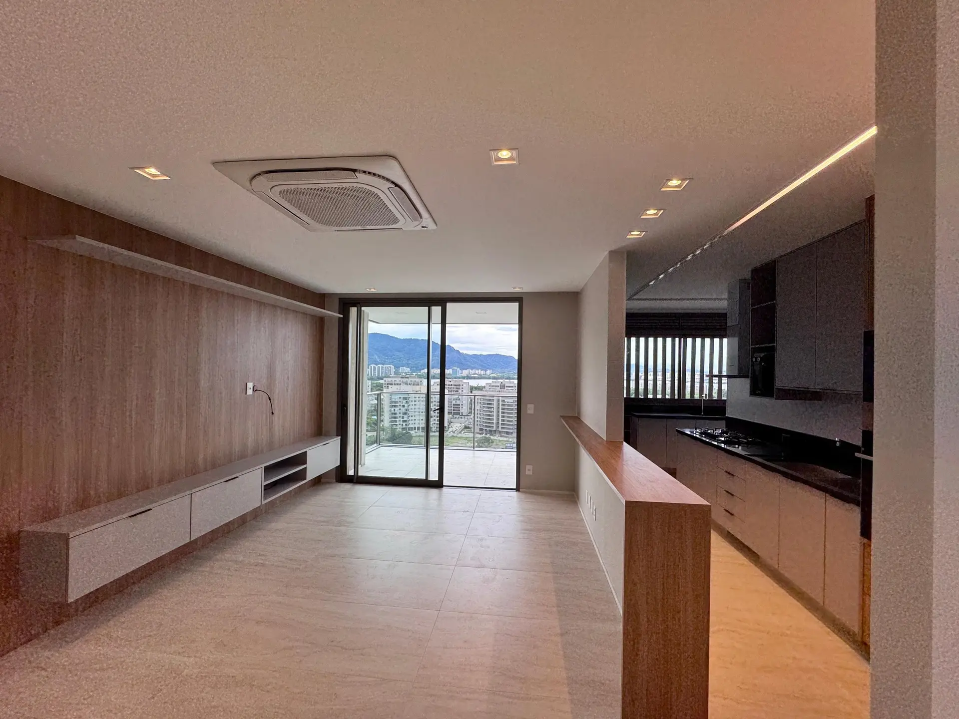 Furnished apartment with 3 en-suite bedrooms and balcony — photo 12