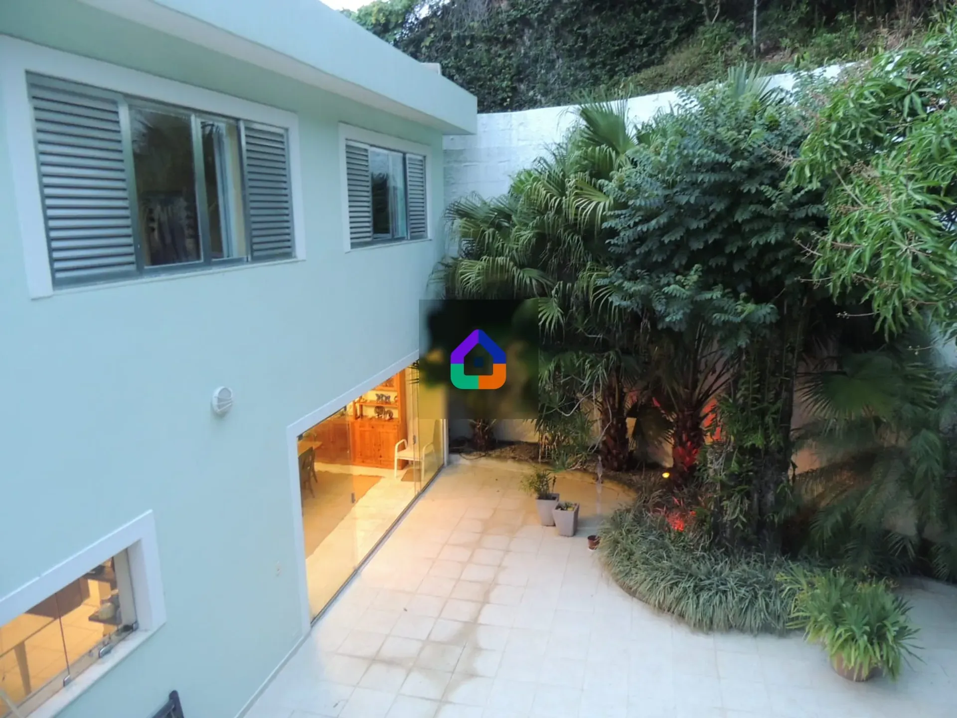 House with 4 bedrooms and 5 bathrooms plus 5 parking spots — photo 26