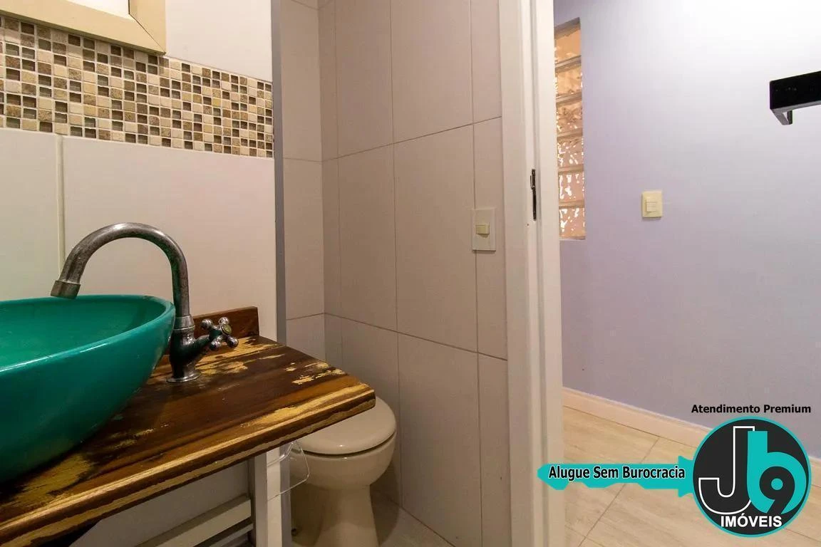 212 m² house with a home office and a glass-enclosed balcony — photo 40