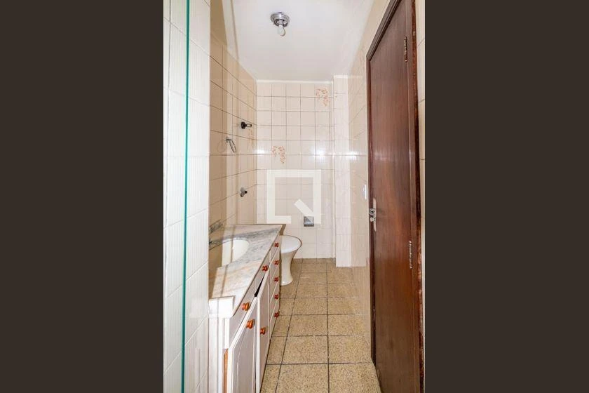 Walk-in closet in a 2-bedroom apartment, 75 m² — photo 26