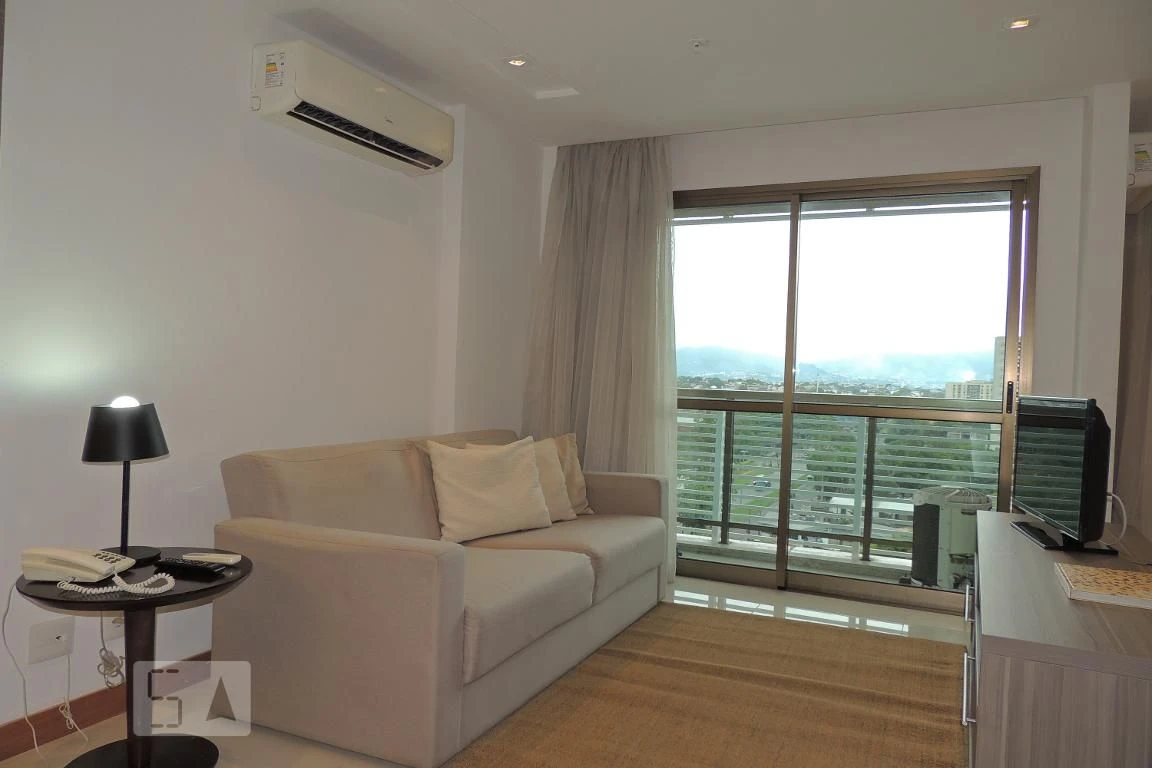 One-bedroom apartment in a building with a gym — photo 14