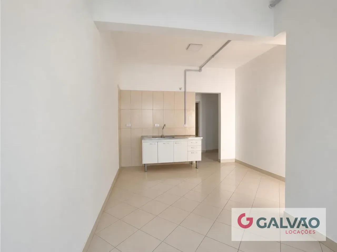 Unfurnished apartment with open-plan kitchen and 3 bedrooms — photo 2