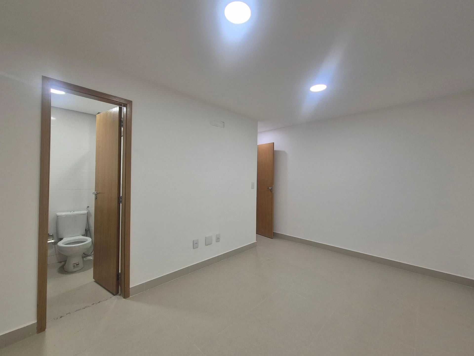 3-bedroom apartment with a grill on the balcony — photo 4