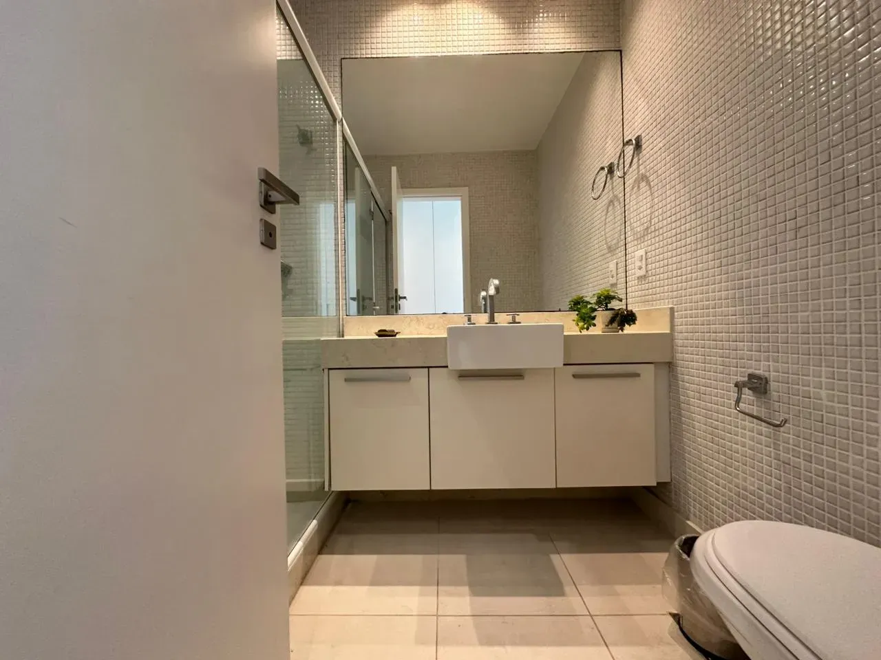 Apartamento mobiliado com 4 quartos e cozinha fechada — photo 3