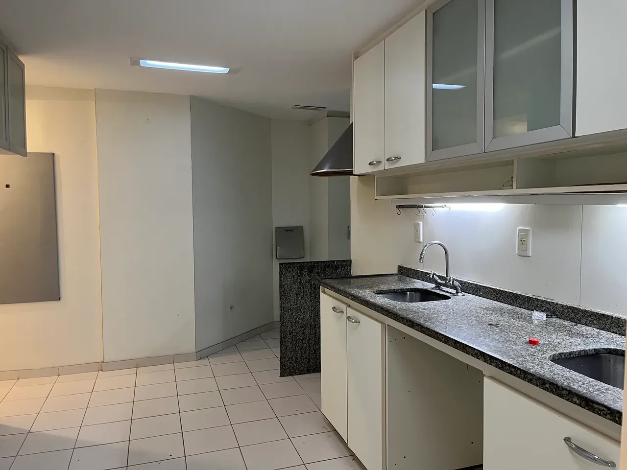 4-bedroom apartment with a bathtub in Rio de Janeiro — photo 2