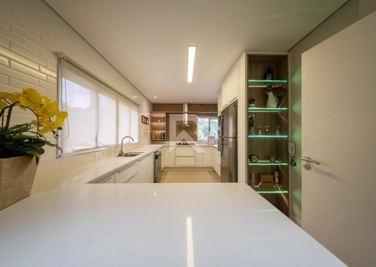 Furnished house, 400 m², with a bathtub — photo 22