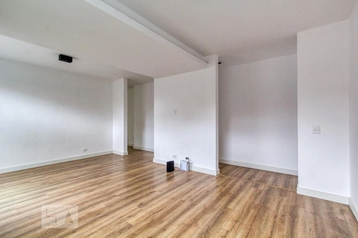 House with 3 bedrooms and 4 bathrooms with a closed kitchen — photo 75