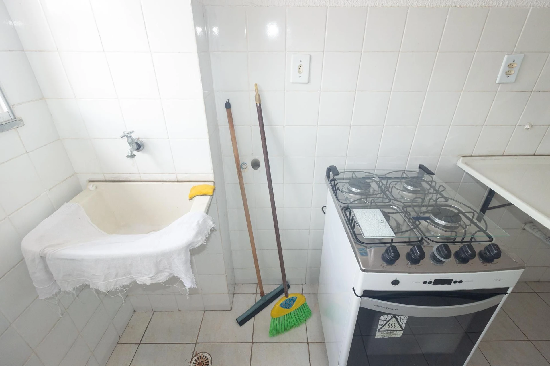 2-bedroom apartment with a closed kitchen and gas stove — photo 21
