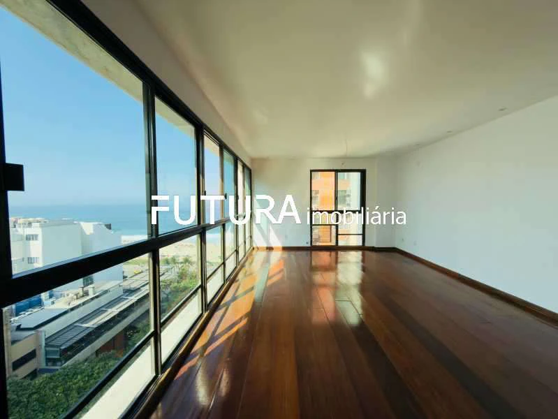 250 m² apartment with 4 bedrooms and 3 parking spots — photo 4