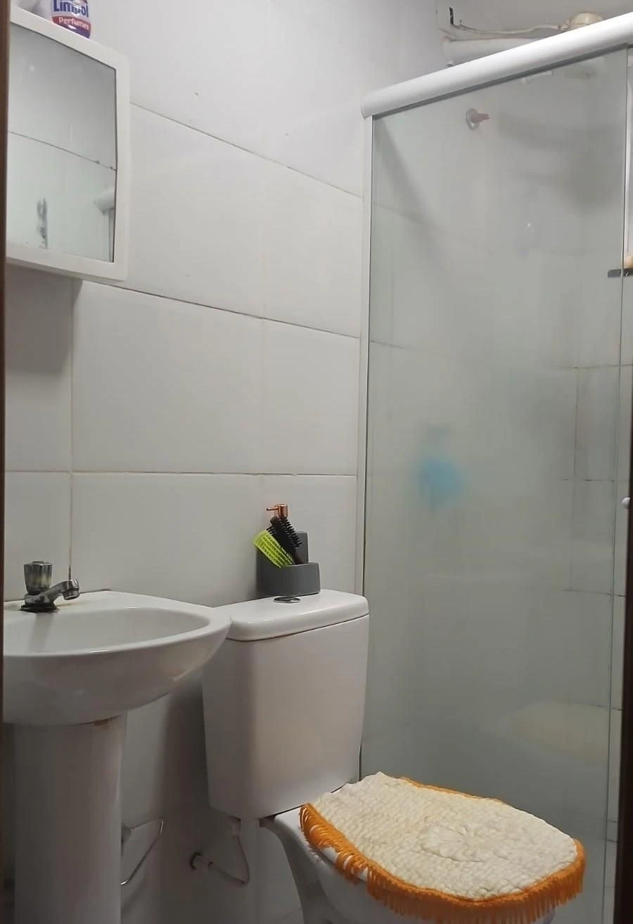 Unfurnished apartment with 2 bedrooms and a glass shower — photo 4