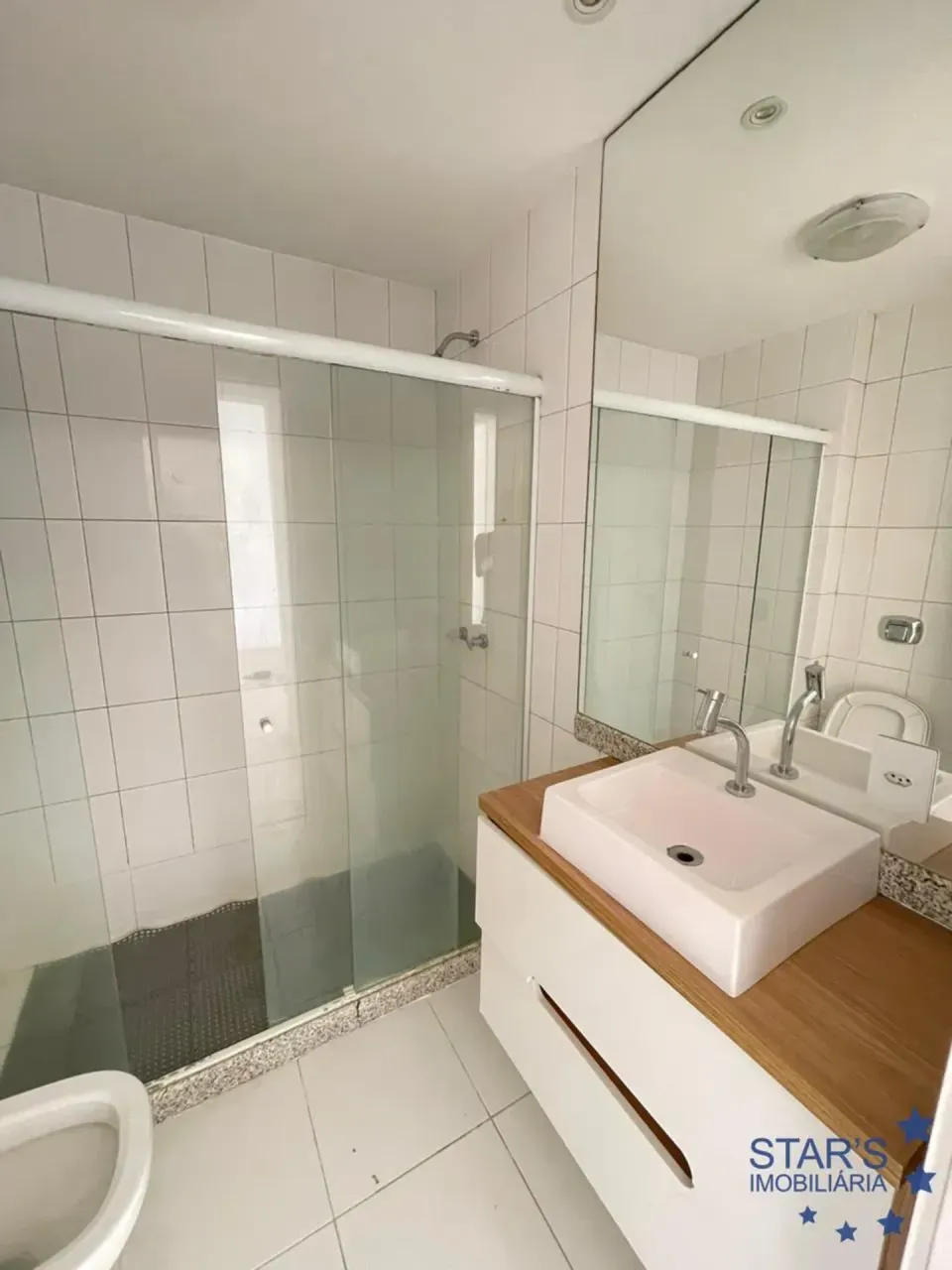 1-bedroom apartment with balcony and city-view outlook — photo 9