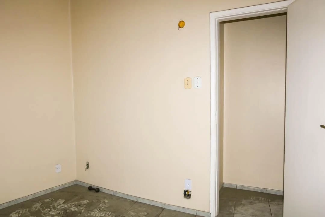 Apartamento de 2 dormitorios y 1 baño con cocina cerrada — photo 6