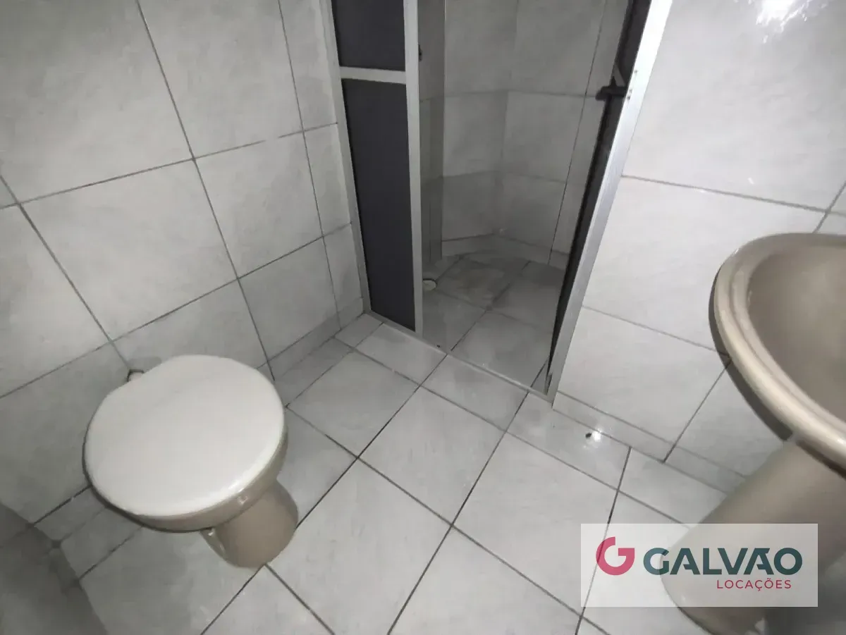 3-bedroom apartment with wood or laminate floors in Curitiba — photo 11