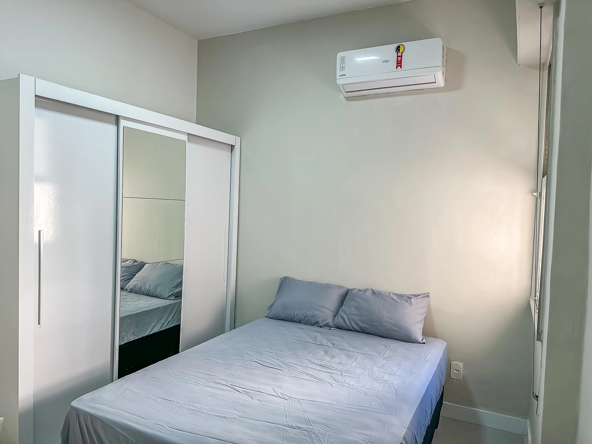 Furnished 1-bedroom apartment with no parking — photo 11