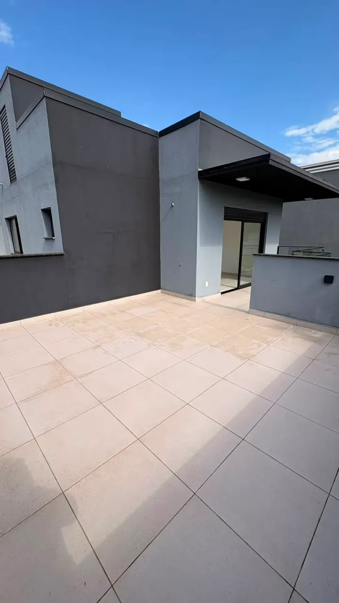 5-suite house with open-plan kitchen and 480 m² — photo 32