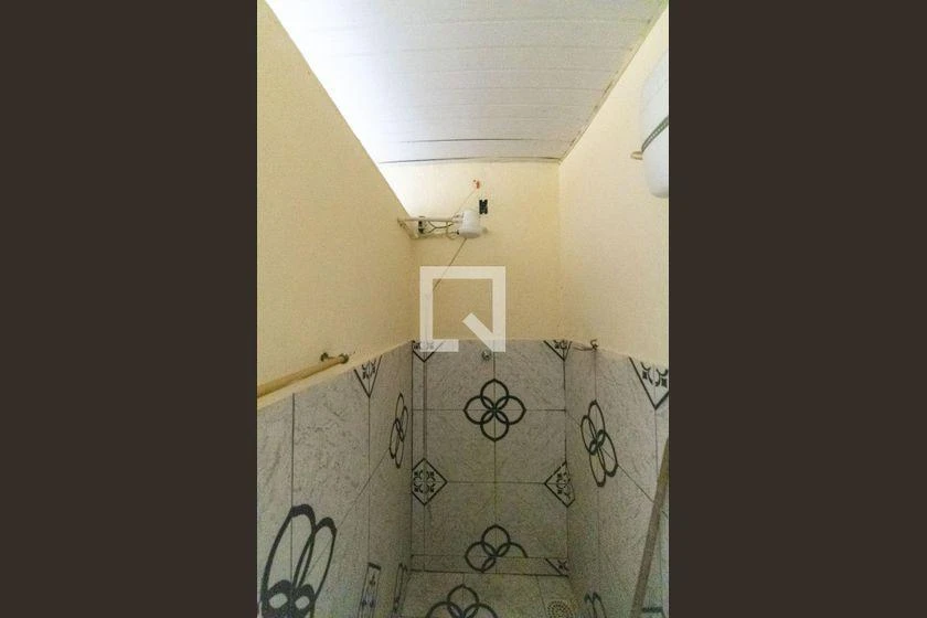 Casa para aluguel com 1 quarto, 35 m² e piso de cerâmica