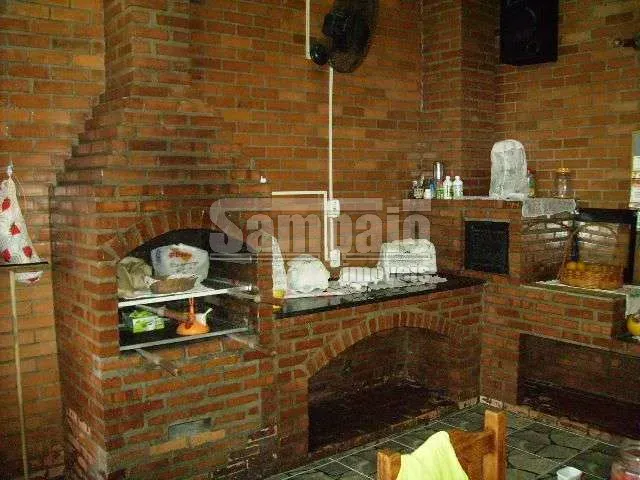 4-bedroom house with 2 bathrooms and a balcony grill — photo 17