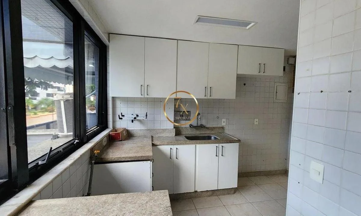 Unfurnished apartment with 4 bedrooms and closed kitchen — photo 3