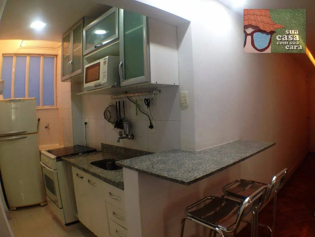 Wood or laminate floors in a one-bedroom apartment, 50 m² — photo 2