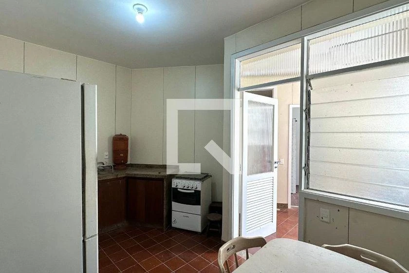 Glass-enclosed balcony in a 4-bedroom apartment, 113 m² — photo 25