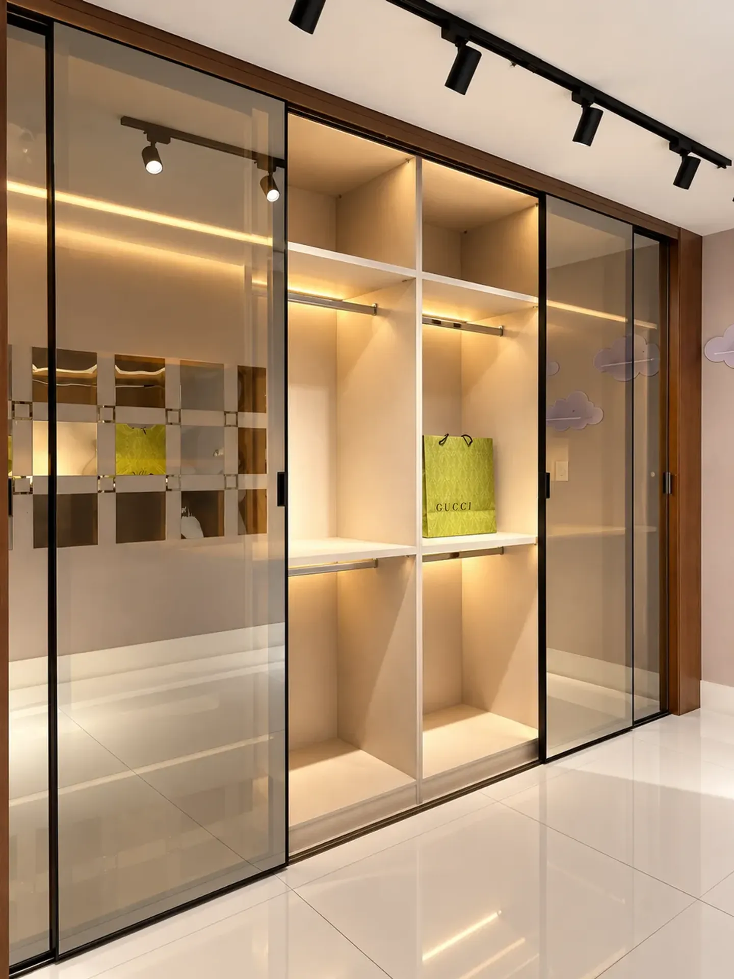 Furnished house, 980 m², with floor-to-ceiling windows — photo 15