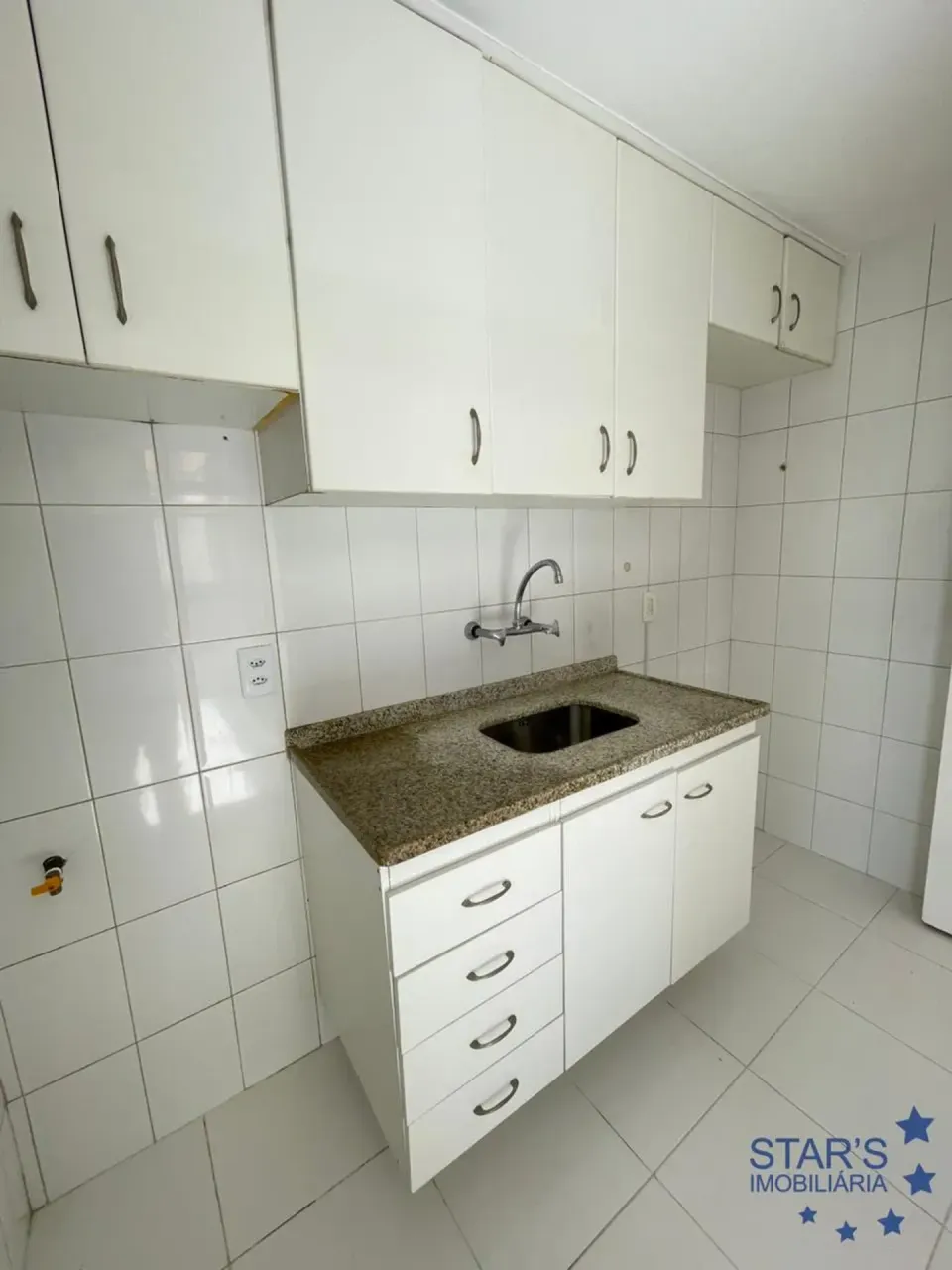1-bedroom apartment with balcony and city-view outlook — photo 2