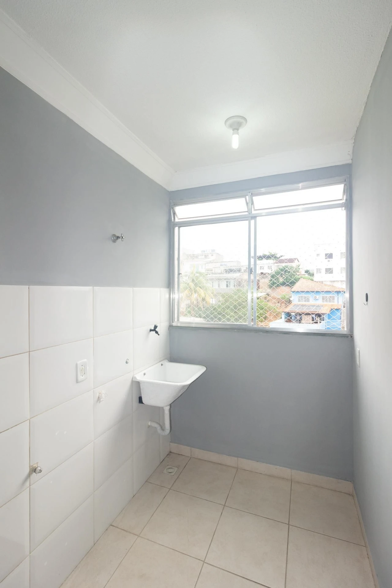 2-bedroom apartment in a building with a pool — photo 36