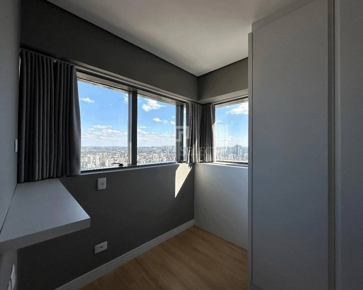 2-bedroom apartment with a bathtub in Curitiba — photo 12