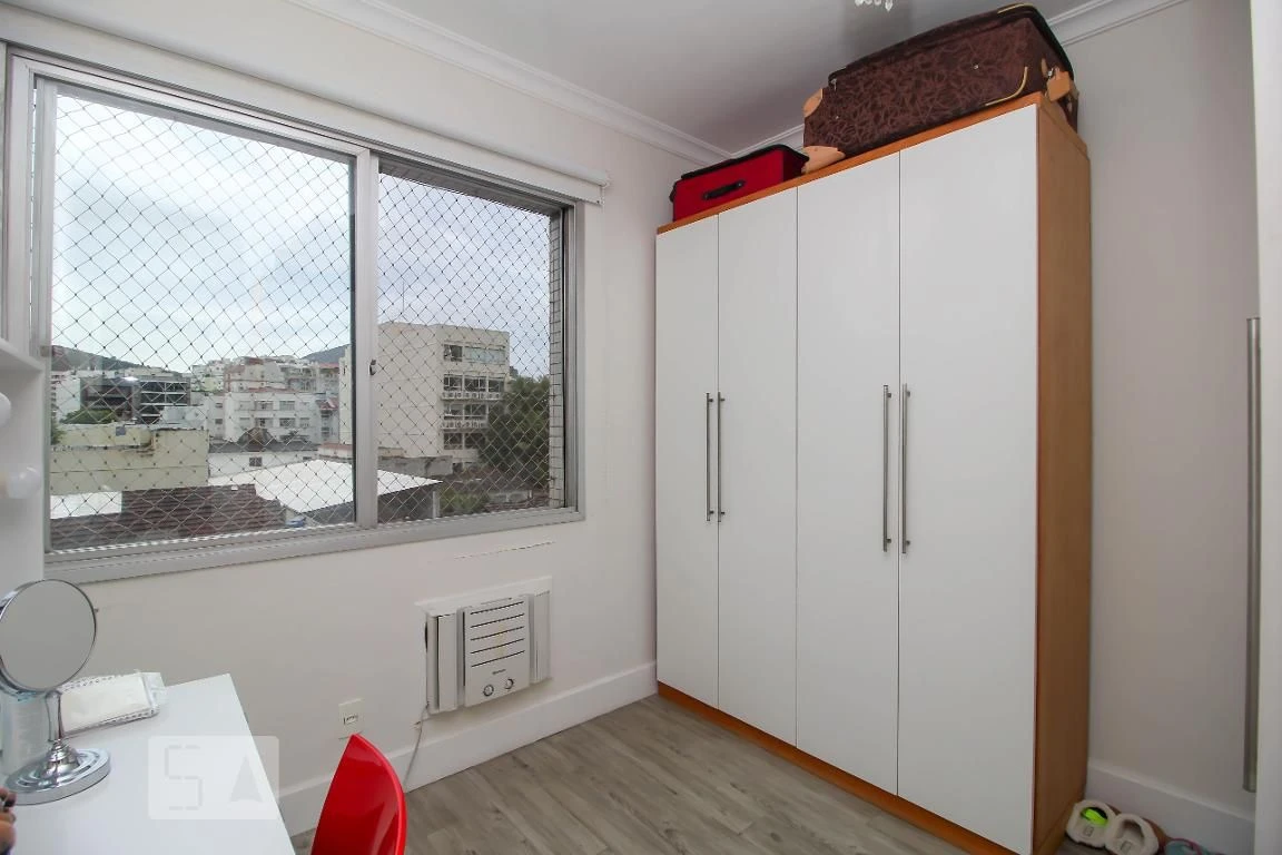 3-bedroom apartment with a glass-enclosed balcony — photo 41