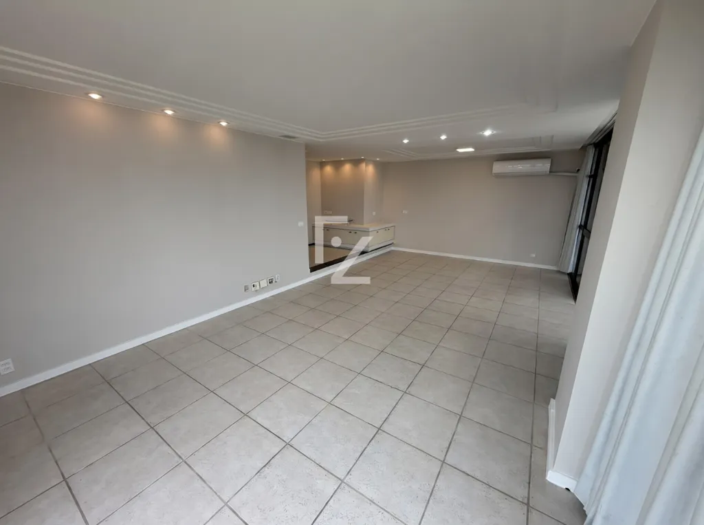 Duplex apartment on the 20th floor with city and water views — photo 34