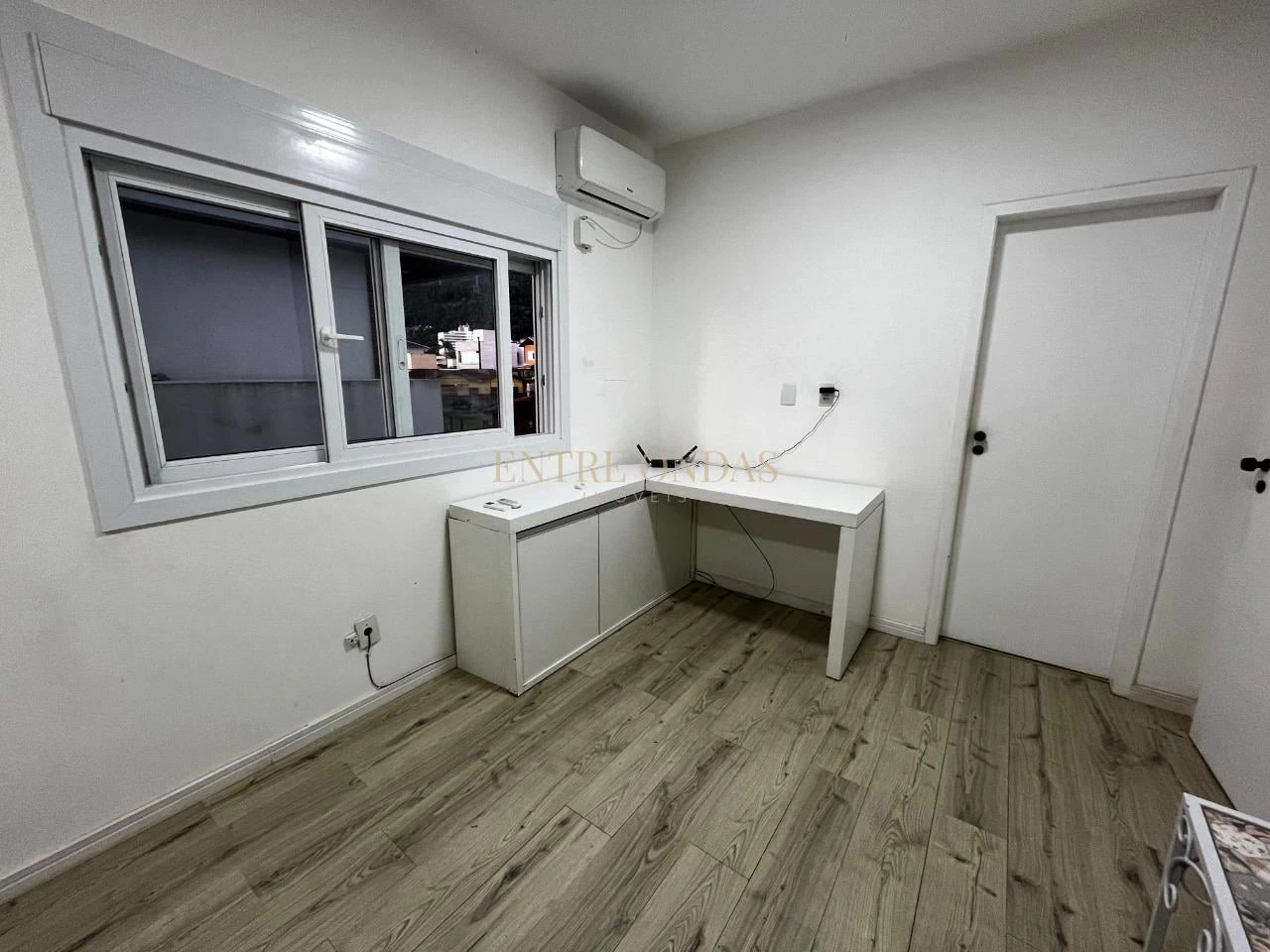 Furnished 2-bedroom apartment with 3 bathrooms — photo 19