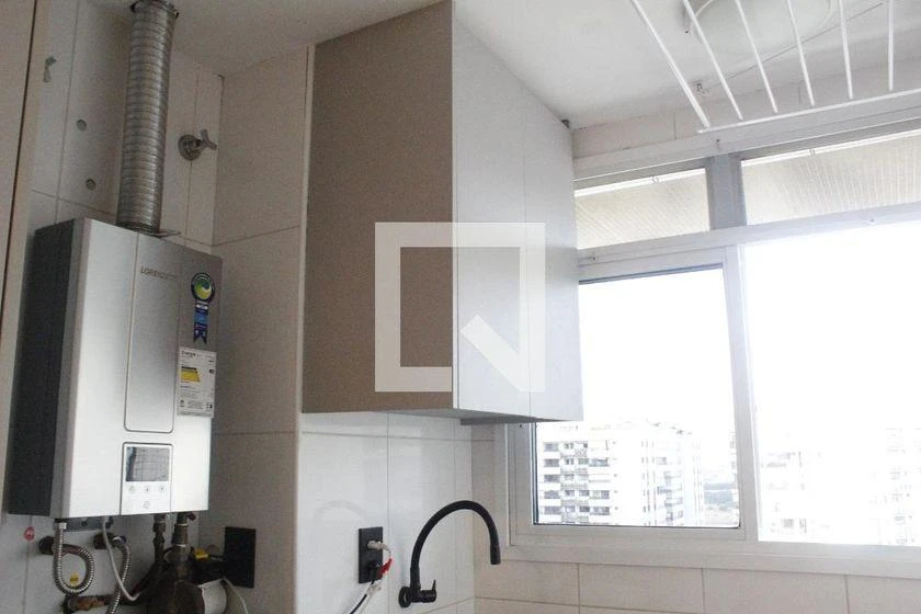Furnished apartment, 115 m², with a glass-enclosed balcony — photo 5