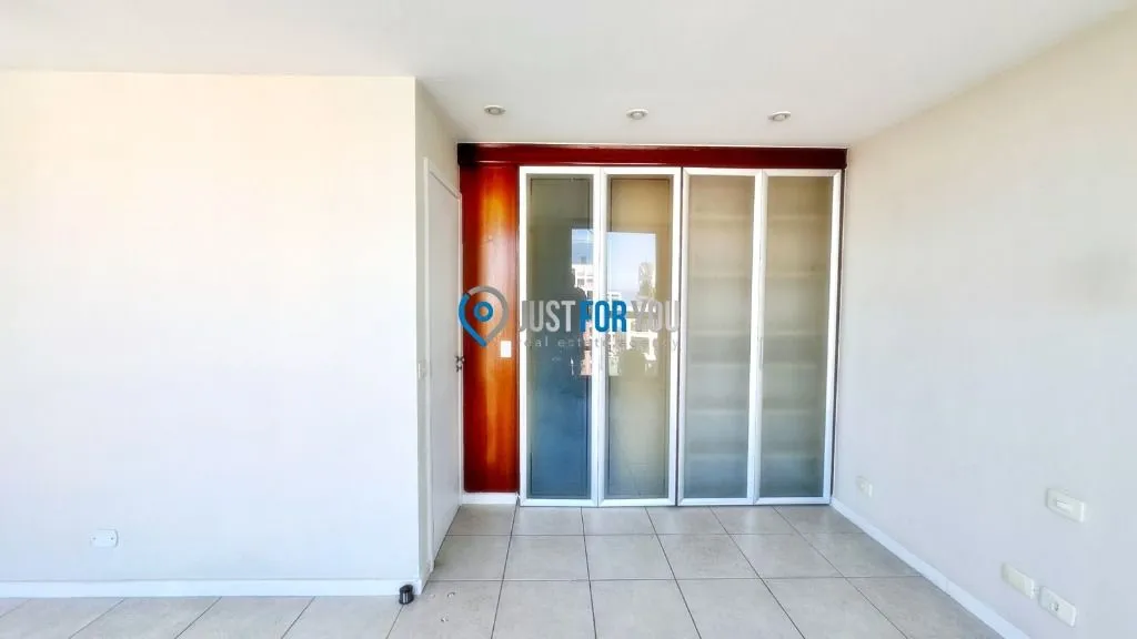 3-bedroom apartment with 4 baths and balcony — photo 18