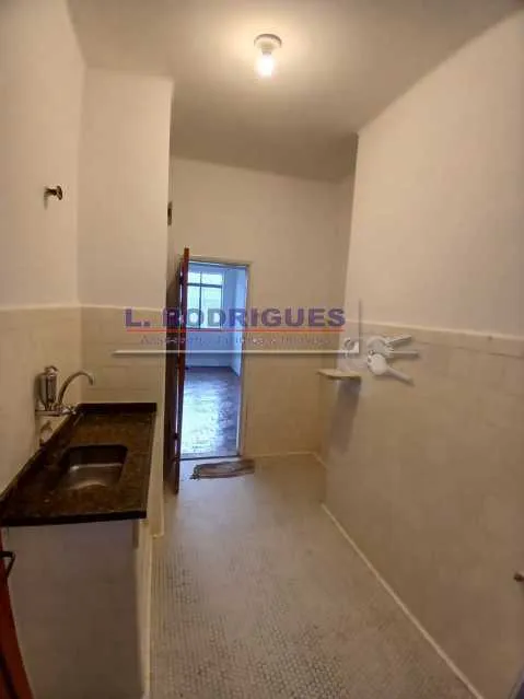 Unfurnished apartment with gas stove kitchen: 2 bedrooms, 1 bath — photo 6
