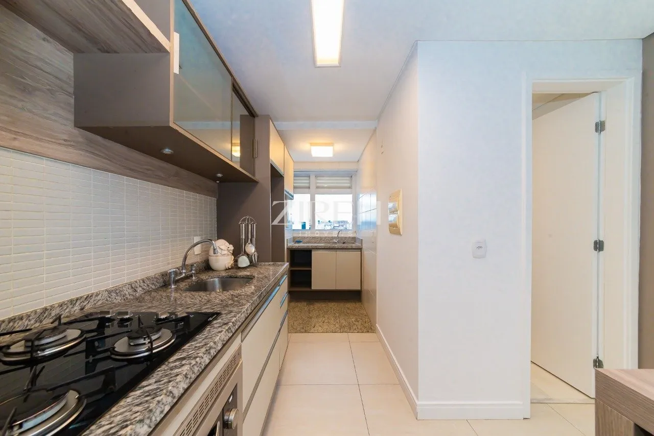 Glass-enclosed balcony in a 2-bedroom apartment, 57 m² — photo 22