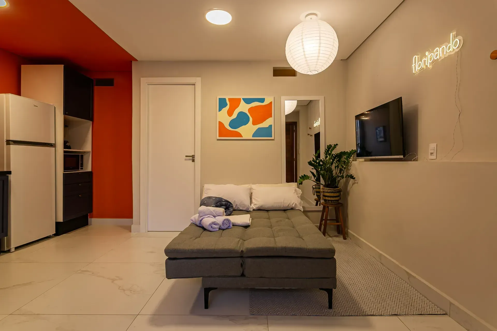 Furnished 1-bedroom apartment with built-in wardrobes — photo 16