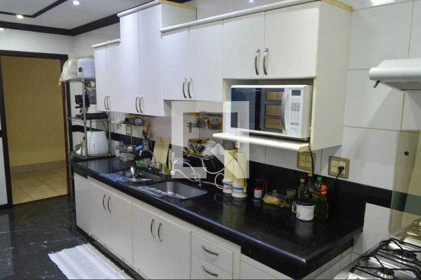 Furnished house with 4 bedrooms and 600 m² — photo 50