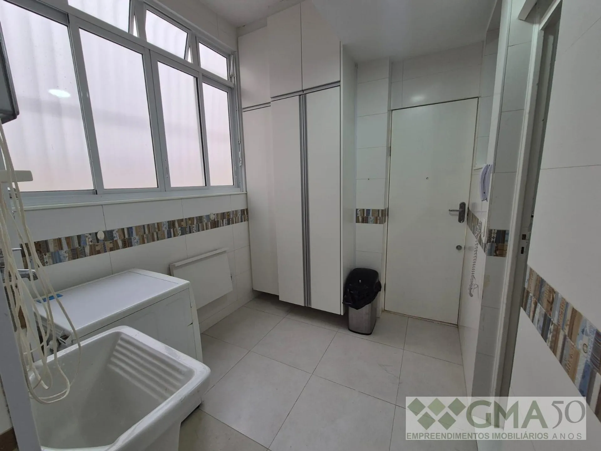Furnished apartment, 90 m², with wood or laminate floors — photo 15