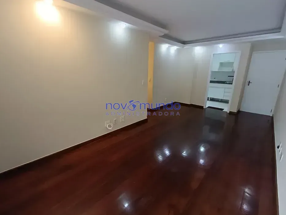 Wood or laminate floors in a 3-bedroom apartment, 105 m² — photo 7