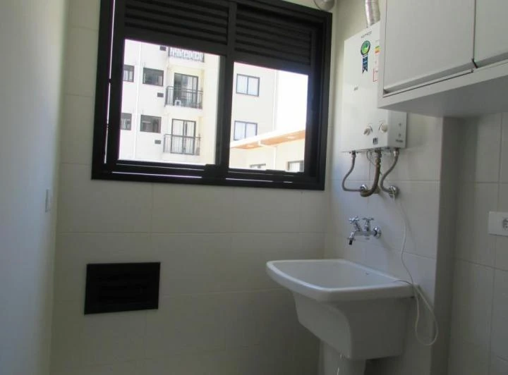 Ground-floor apartment with 3 bedrooms and an open kitchen — photo 4