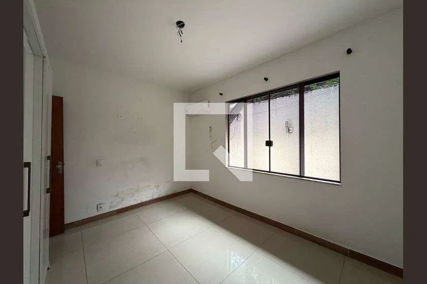 Balcony with a grill in a one-bedroom house, 75 m² — photo 7