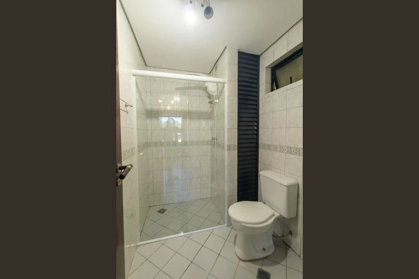 Unfurnished studio-style 1-bedroom with a balcony — photo 6