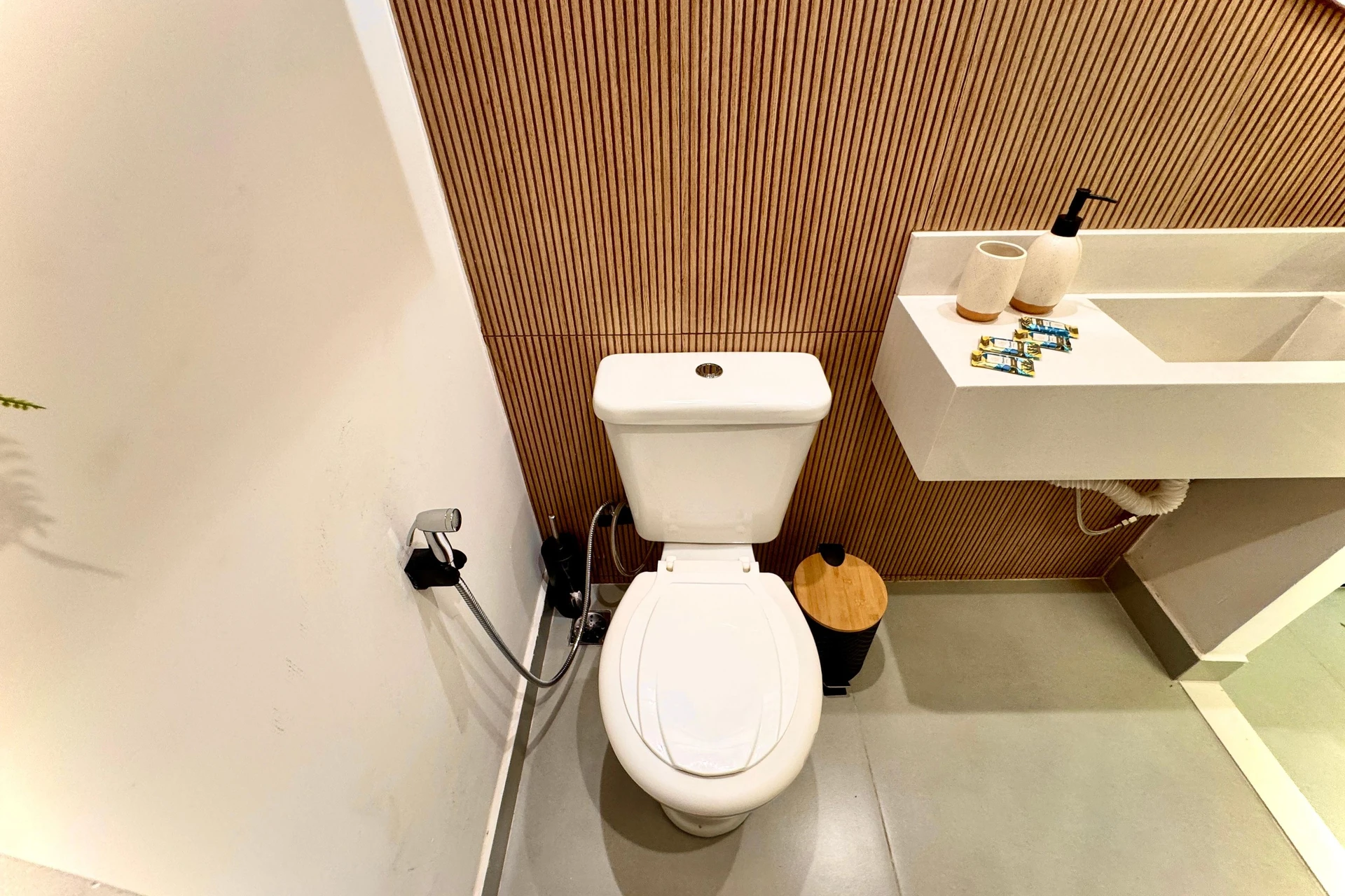 1 quarto e janelas do piso ao teto: apartamento de 30 m² — photo 3