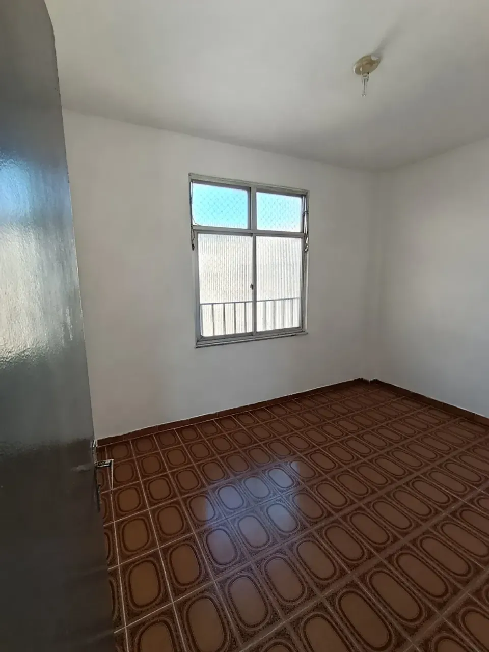Apartment with 2 bedrooms and a glass shower enclosure — photo 4